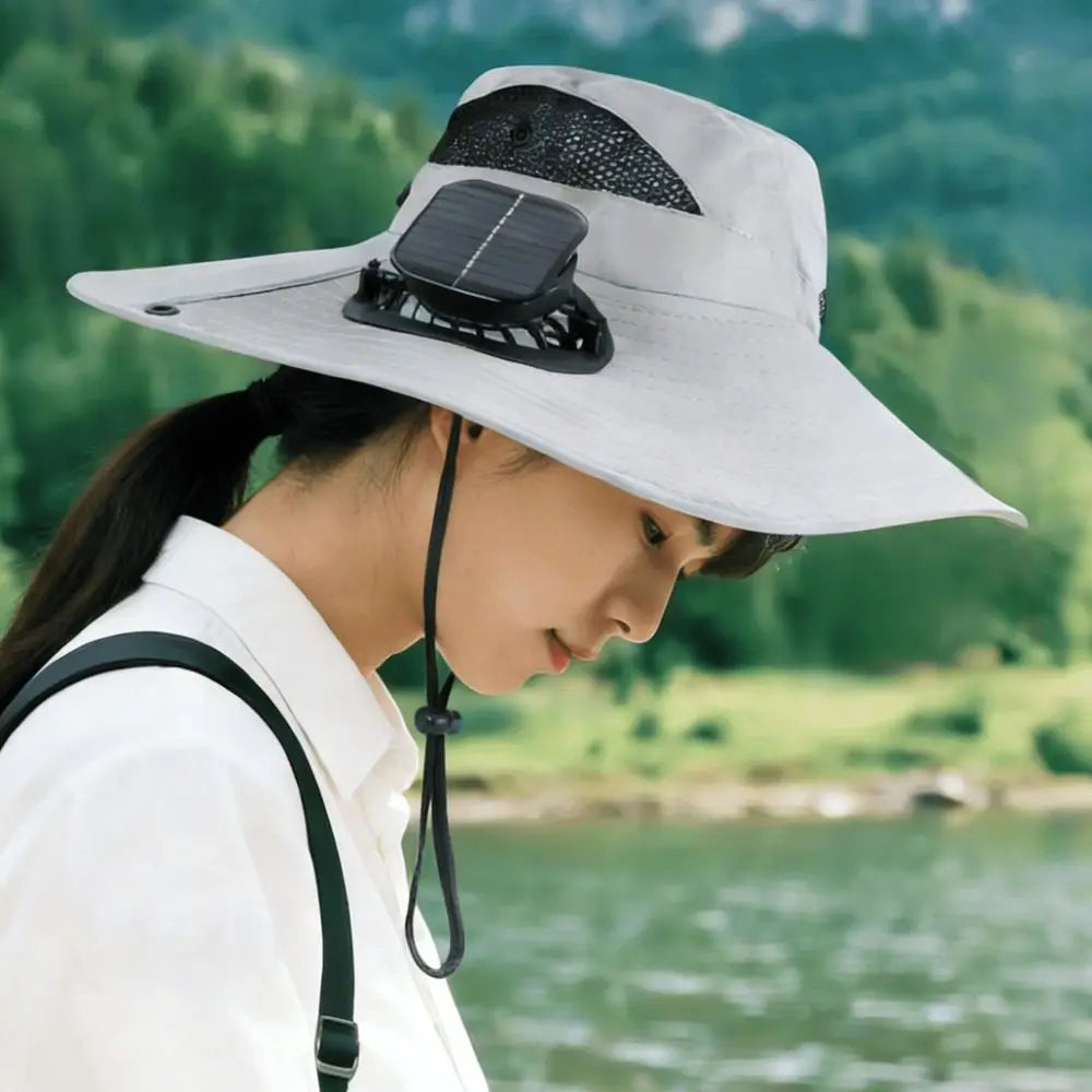 Chapeau Ventilateur Solaire à Double Ventilation – 3 Vitesses, Protection UV et Large Bord. Reste au frais même sous 40°