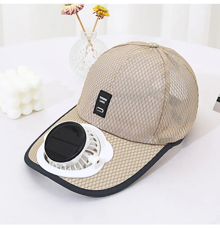 Casquette Ventilateur Solaire
Restez au frais même sous 40°C !
Casquette respirante avec ventilateur intégré, recharge solaire et USB, protection anti-UV, idéale pour la plage, la randonnée, la pêche, le camping et tous vos travaux en extérieur.