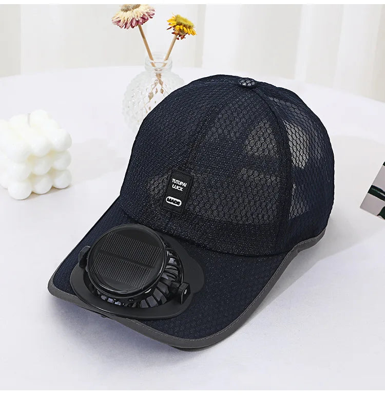 Casquette Ventilateur Solaire
Restez au frais même sous 40°C !
Casquette respirante avec ventilateur intégré, recharge solaire et USB, protection anti-UV, idéale pour la plage, la randonnée, la pêche, le camping et tous vos travaux en extérieur.